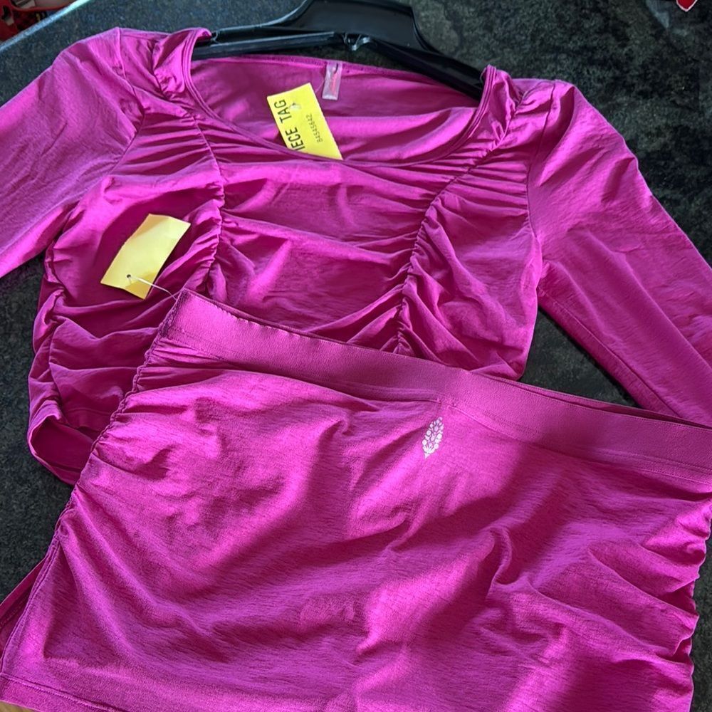 Free people movement  Long  Ruched  top & tennis skirt active set 
NWT
#5D - Picture 2 of 8